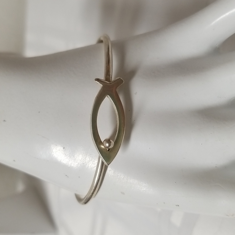 BANGLE BRACELET Religious Fish hooks over pin 925 Sterling silver EUC J# 13